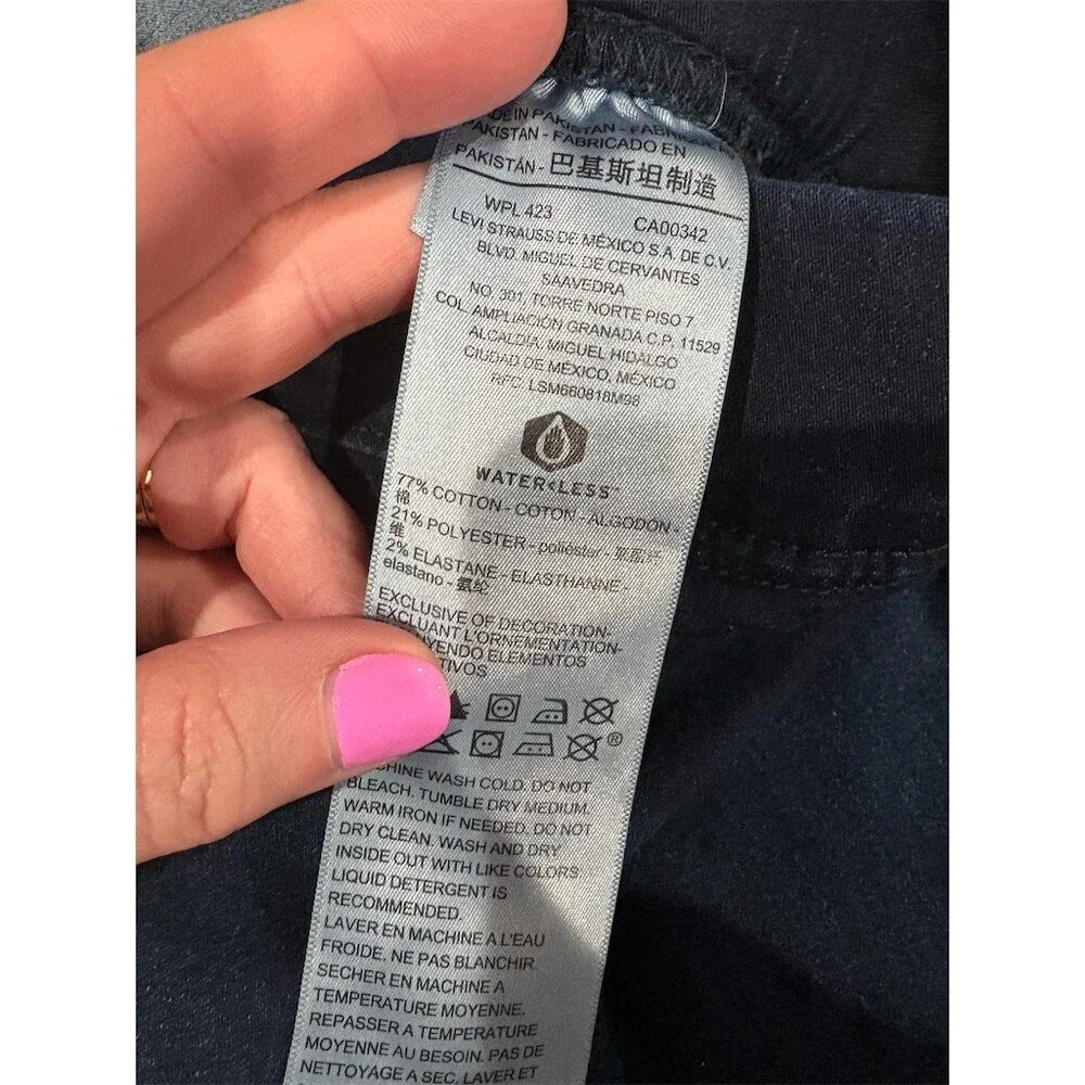 Signature by Levi Strauss Totally Shaping Pull-On Skinny Jeans Dark Wash - Picture 9 of 10